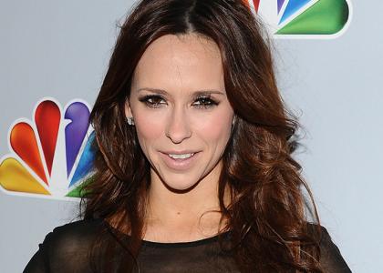 jennifer-love-hewitt-112613sp